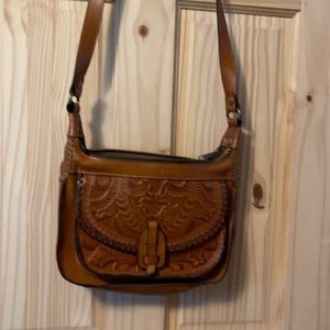 Large Crossbody bag. Many compartments inside one on the outside only used once